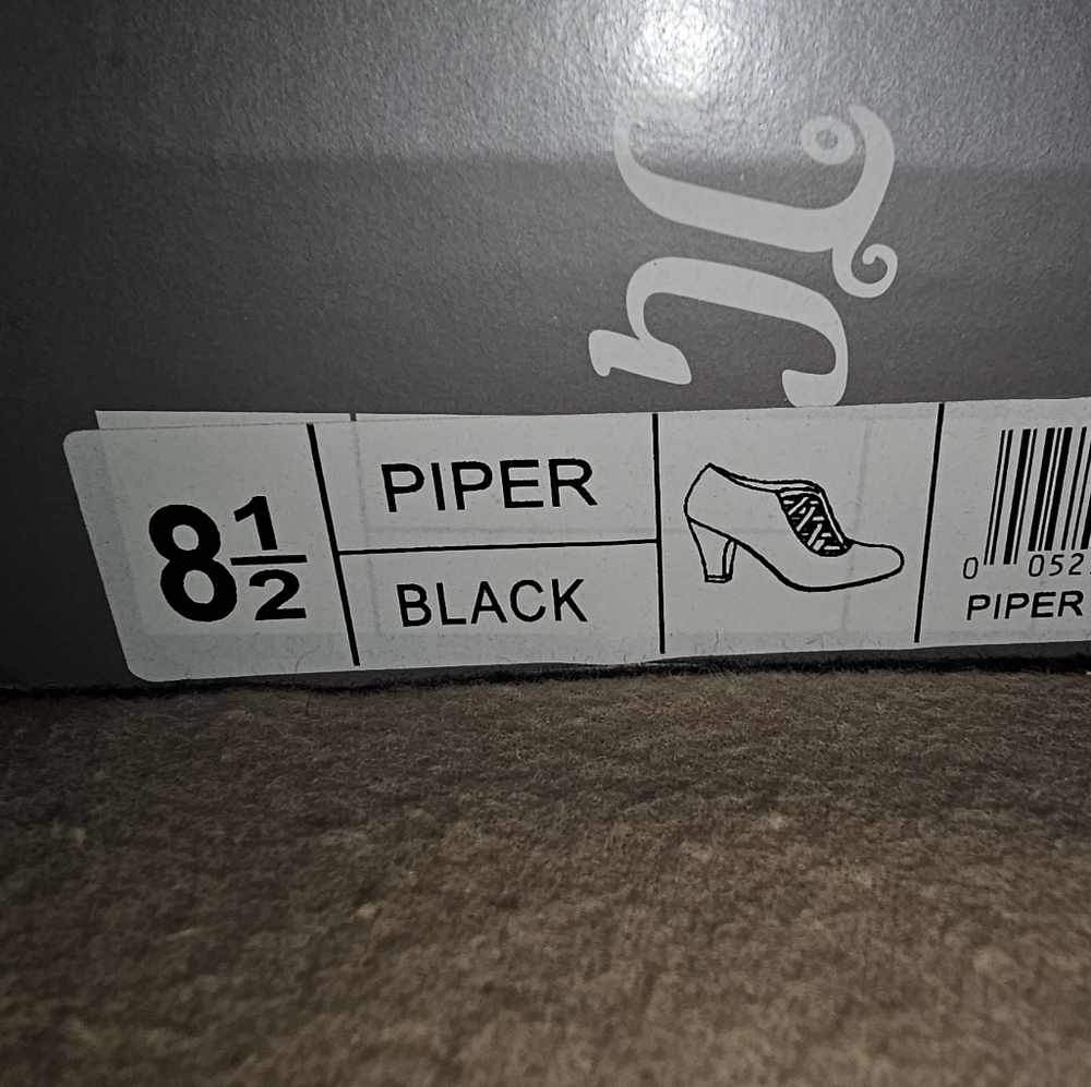Journee collection womans piper inside zip block heel booties - Picture 3 of 4
